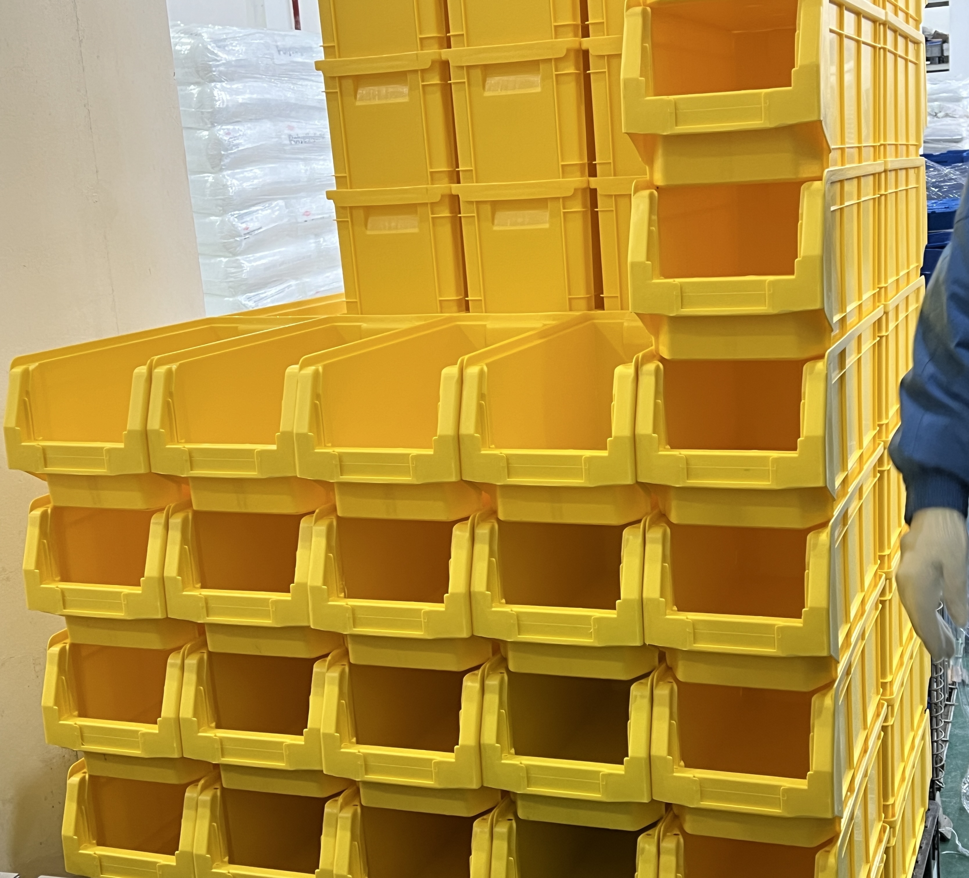 नवीनतम कंपनी ब्लॉग के बारे में कैसे प्लास्टिक शेल्फ डिब्बे आधुनिक गोदाम संगठन को फिर से आकार दे रहे हैं